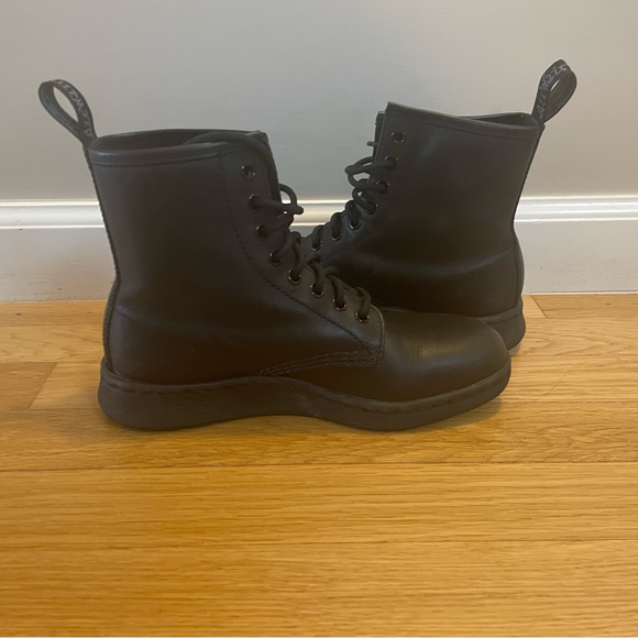 Dr. Martens boots size 7 - Picture 6 of 8